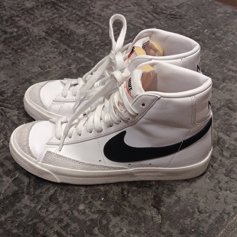 NIKE BLAZER MID 77 Vintage Athletic Sneakers White & Black Size 7.5Lace Up v
